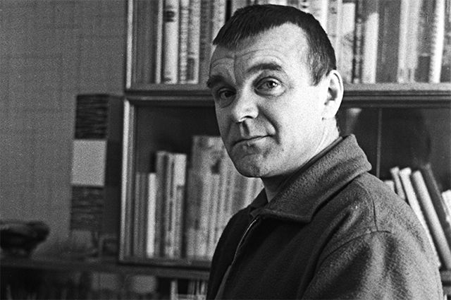 Советский писатель Юрий Васильевич Бондарев. 1967 год.