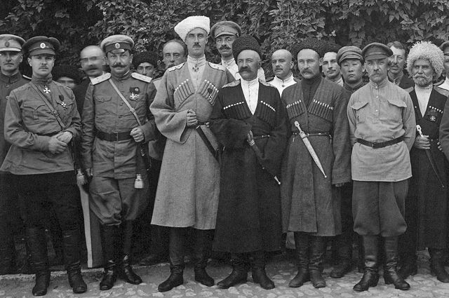 Генерал П. Врангель, войсковые атаманы и члены Правительства Юга в Севастополе, 22 июля 1920 г.