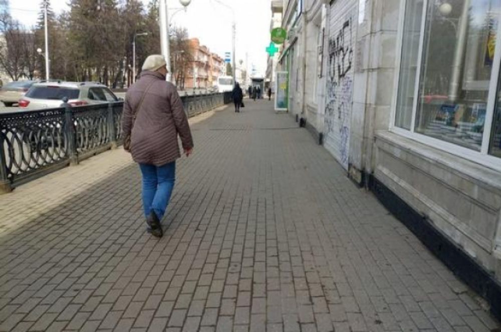 После введения особого режима народа даже в центре города почти нет.