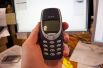 Nokia 3310. Одна из самых удачных моделей в истории компании была выпущена в 2000 году, придя на смену не менее успешной Nokia 3210. Простой, удобный и сверхпрочный, этот телефон оставил неизгладимый след в истории техники. 