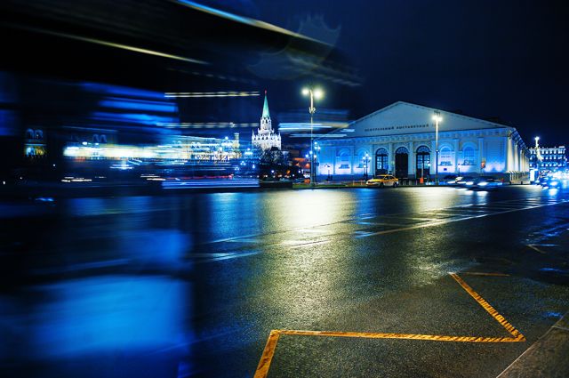 Синь в москве. Синяя Москва. Москва в синих тонах. Зажги синим Москва. Город Москва в голубых тонах.