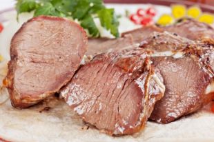 Готовим мясо к Пасхе: рецепт сочной и ароматной буженины «по-домашнему»