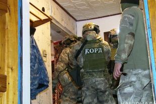 В Шаргороде мужчина устроил стрельбу во дворе дома: ранены 4 полицейских