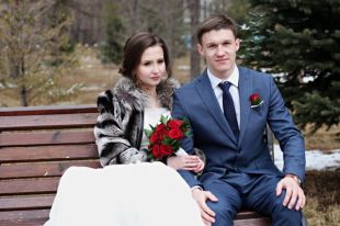 Настя вышла замуж и родила ребенка.
