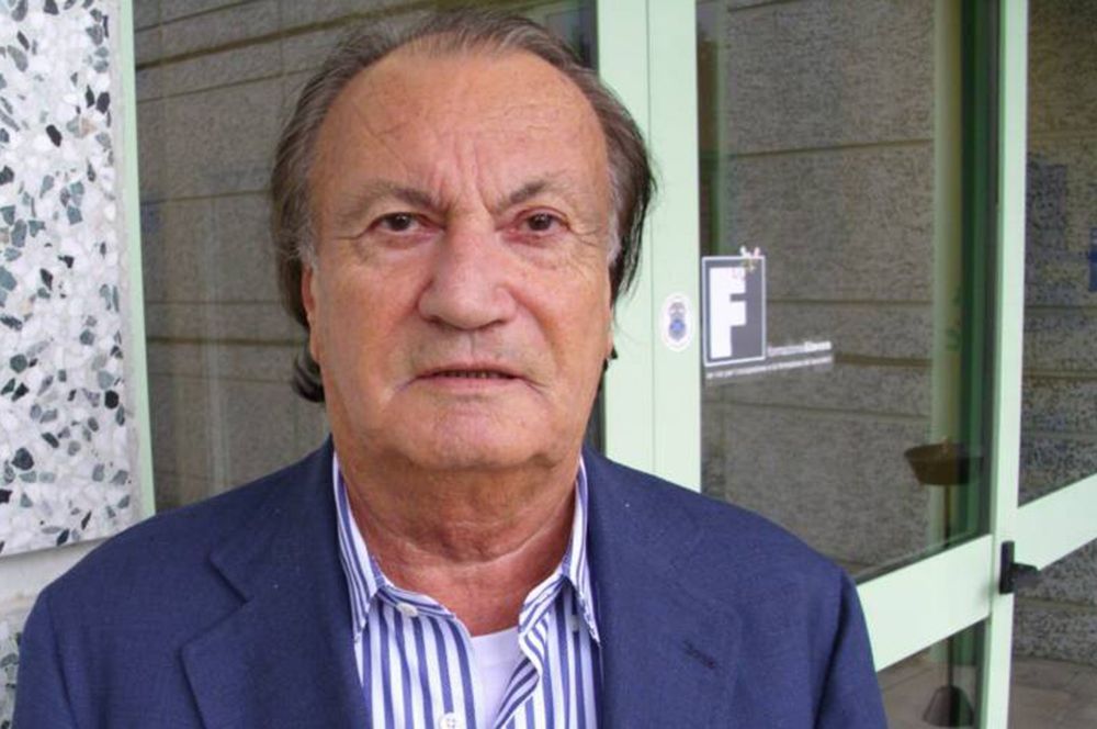 На 85-ом году жизни не стало итальянского дизайнера обуви Серджио Росси, создателя бренда Sergio Rossi. Именно его творчество, по признанию многих экспертов, привлекло внимание к итальянской обуви и сделало ее синонимом качества.