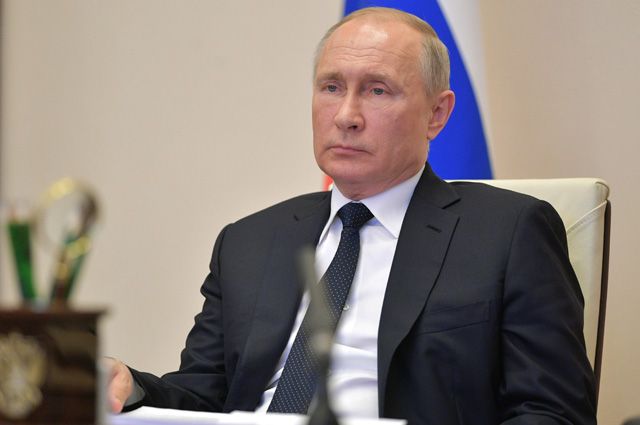 Президент РФ Владимир Путин проводит в режиме видеоконференции совещание с руководителями субъектов РФ.