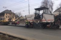 В Оренбурге дорожники демонтировали только что побеленные бордюры.