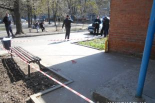 В Харькове женщина во время конфликта ударила собутыльника ножом в голову