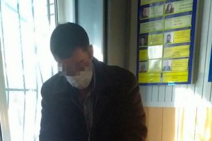 Мужчина угрожал полицейскому ножом из-за требования купить маску