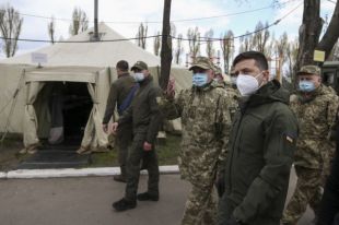 Разведение сил на Донбассе помогло уменьшить обстрелы, – Зеленский