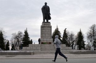 Памятник В. И. Ленину на площади Ленина в Ульяновске.