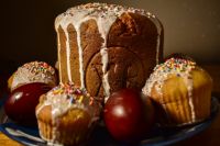 Можно ли освятить куличи не в церкви?