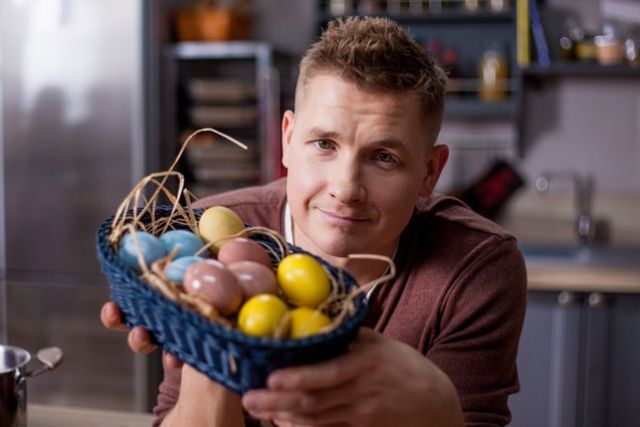 Известный шеф-повар Александр Белькович поделился секретами пасхальных яиц
