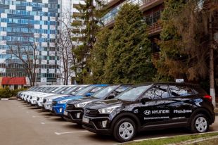 Автомобили, переданные волонтёрам в Москве.