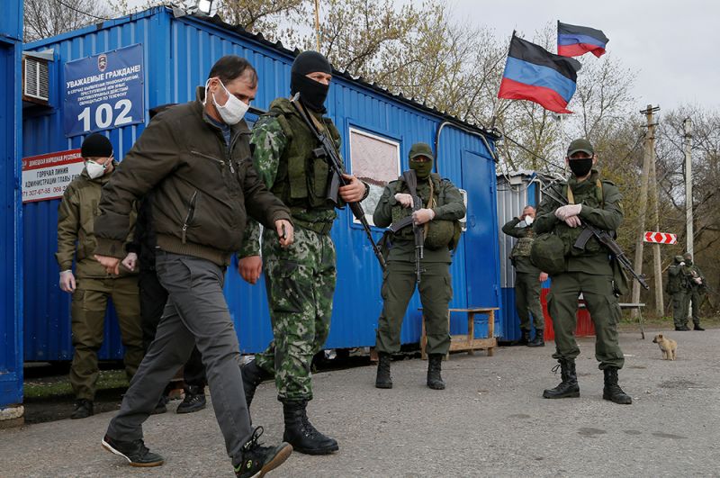 Обмен пленными между ДНР и Киевом на КПП на окраине города Горловка в Донецкой области.