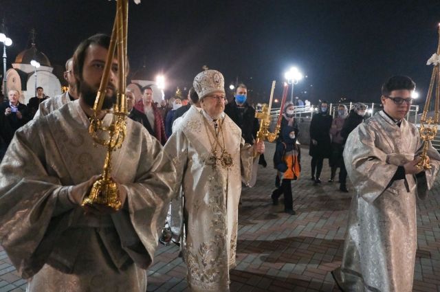 Но многие православные, проигнорировали режим самоизоляции, и поучаствовали в крестных ходах.