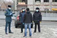 В Салехарде с людьми на улице патрульные проводят разъяснительную работу