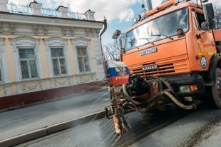Тюменские дорожники наводят в городе порядок