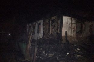 В Переволоцком районе в сгоревшем доме обнаружено тело погибшего.