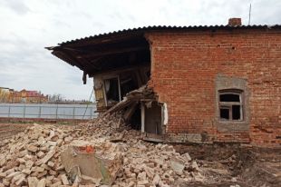 В Бузулуке краеведы пытаются остановить снос старинного дома.