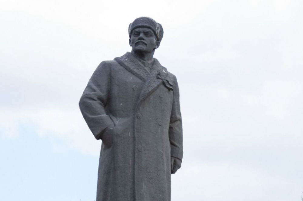 Минусинск. Ленин в шапке. 