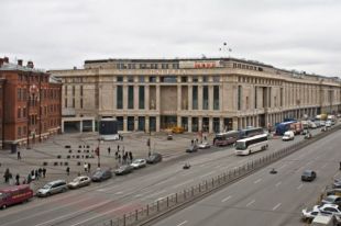 Собственники ТРЦ «Галерея» решили, что запрет на работу ресторанов и магазинов — не повод, чтобы терять доход.
