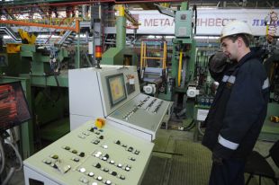 Цех Оскольского электрометаллургического комбината.