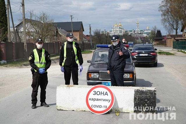 В Тернопольской области закрыли на въезд город Почаев
