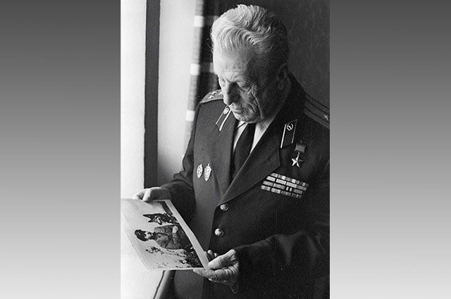 Герой Советского Союза пограничник Никита Карацупа.