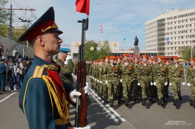 В этом году оренбуржцы не увидят праздничного шествия в честь Дня Победы, и акция «Бессмертный поле» пройдёт в другом формате.