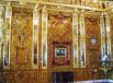 В 2003 году, к 300-летию Санкт-Петербурга, Янтарная комната была восстановлена в полном объеме из калининградского янтаря, для работ использовались в том числе деньги немецкой стороны. На фото: воссозданная Янтарная комната.