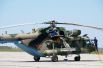 Владикавказ. Техническое обслуживание вертолета Ми-8АМТШ перед началом репетиции воздушной части парада.