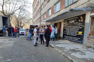 Сейчас тюменцам из пятиэтажки с трещинами остается лишь ждать.