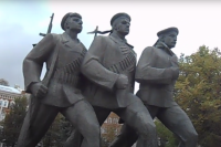  Монумент героям Волжской военной флотилии на площади Маркина в Нижнем Новгороде.