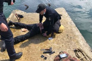 Вооруженный пьяный одессит пытался попасть на затонувший танкер