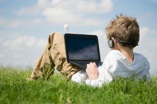 Дистанционные занятия школьников продлятся до 31 мая, - Минобразования