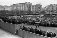 7 мая 1985 года на площади Советской Конституции прошёл торжественный митинг, посвящённый присвоению Мурманску звания «Город-герой».