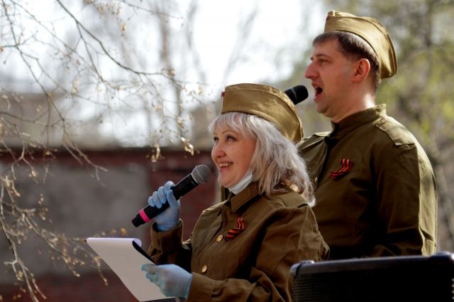 Во дворах Ижевска начали проводить концерты для ветеранов
