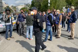В центре Киева проходит акция протеста против карантина