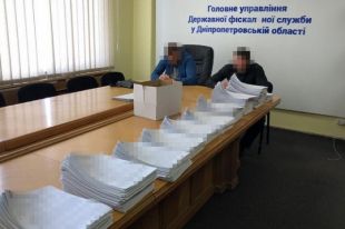 Экс-руководство налоговой службы подозревают в «крышевании» конвертцентров
