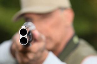 Под Киевом пьяный мужчина устроил стрельбу во дворе жилого дома