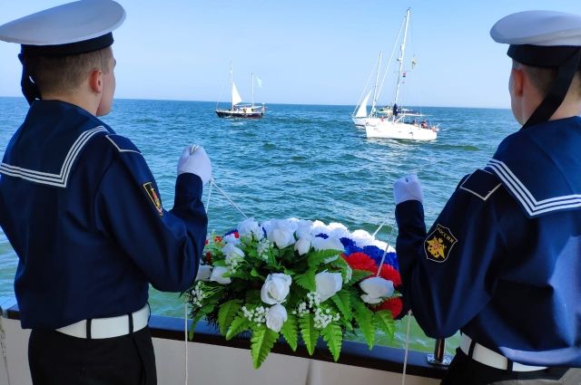 Моряки-балтийцы воздали воинские почести погибшим в годы ВОВ