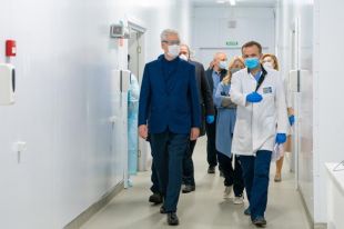 Посмотреть, как идёт обустройство временных корпусов Филатовской больницы, Сергей Собянин приехал лично.