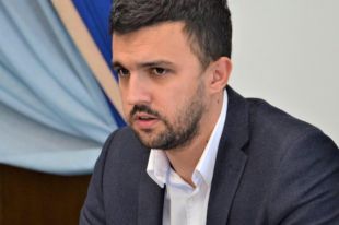 Заместителя главы Одесской ОГА уволили из-за задержек доплат медикам