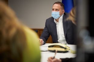 Украина обсудила с ЕС всеобъемлющее прекращение огня на Донбассе