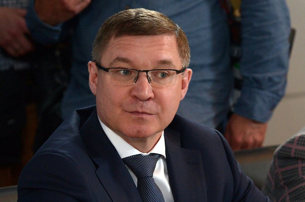 Владимир Якушев. COVID-19 диагностировали также у главы Минстроя. Якушев был госпитализирован, но его уже отпустили на домашнее лечение.