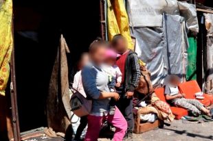 В Херсоне посреди свалки проживают семьи с маленькими детьми: подробности