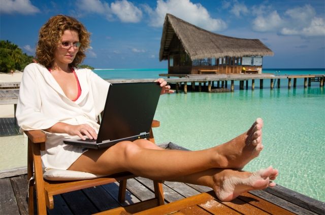 Чаще всего фриланс ассоциируется о обывателей с работой за ноутбуком на пляже, на деле все не так радужно.