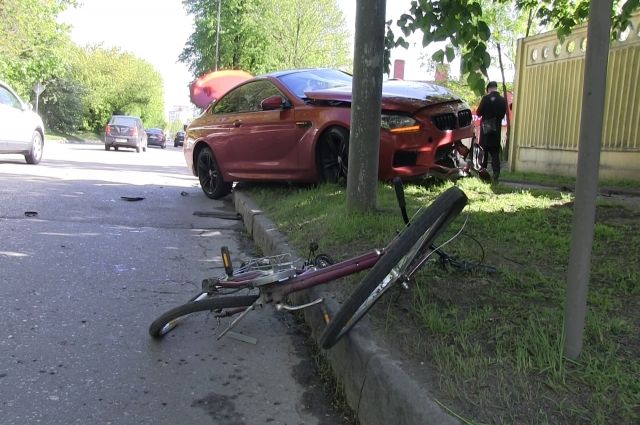 Велосипедистка получила травмы в ДТП на Литовском валу