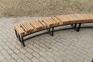 В Дивногорске неизвестные раскурочили недавно отремонтированную площадку общественного пространства.